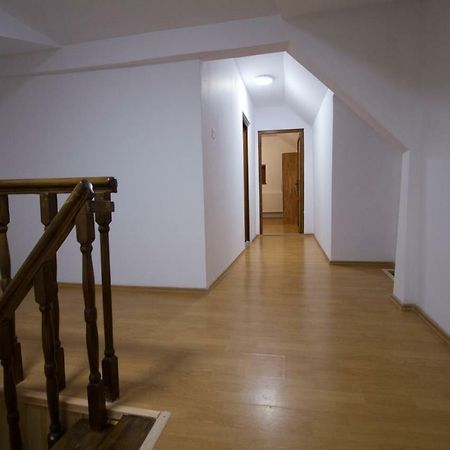 Pe Tocile Apartment Braşov Esterno foto