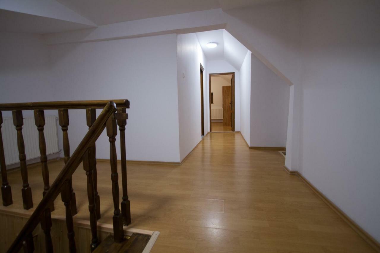 Pe Tocile Apartment Braşov Esterno foto