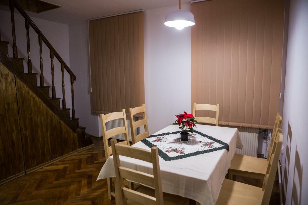 Pe Tocile Apartment Braşov Esterno foto