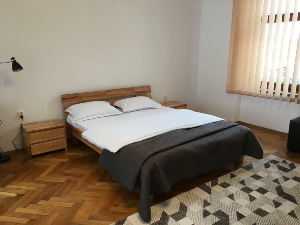 Pe Tocile Apartment Braşov Esterno foto