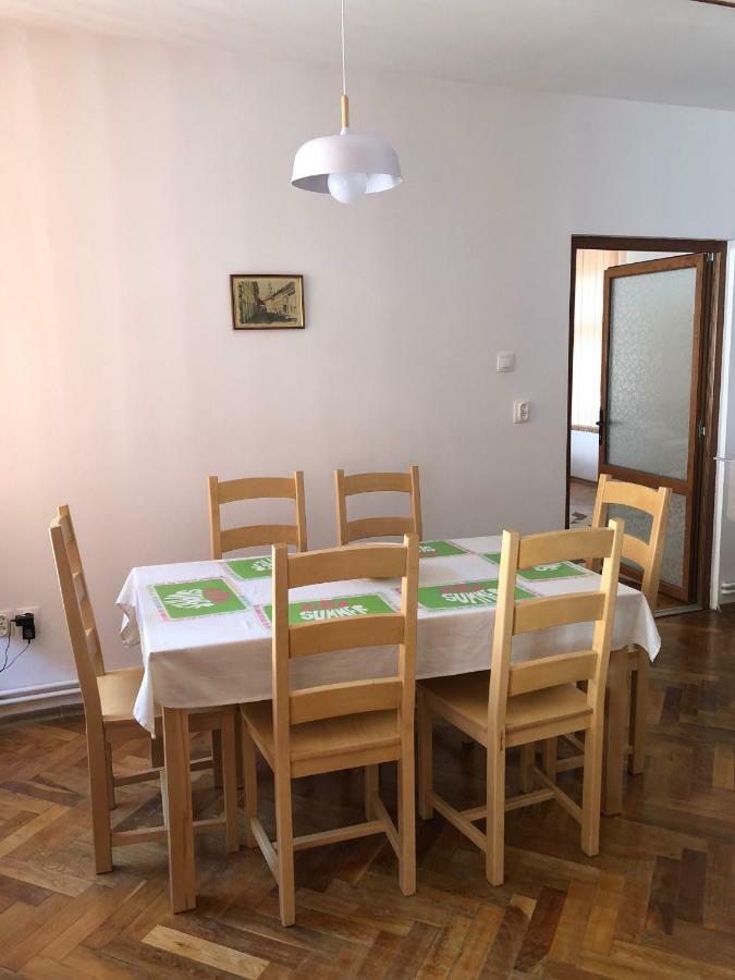 Pe Tocile Apartment Braşov Esterno foto